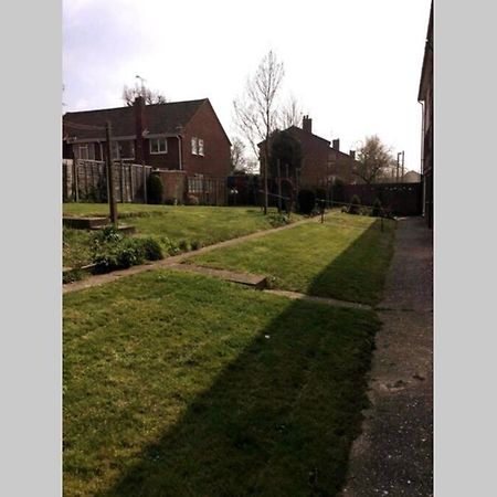 Spacious Ground Floor Studio Flat - Easy Access To Stansted Airport, London And Cambridge Apartamento Bishop's Stortford Exterior foto