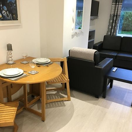 Spacious Ground Floor Studio Flat - Easy Access To Stansted Airport, London And Cambridge Apartamento Bishop's Stortford Exterior foto