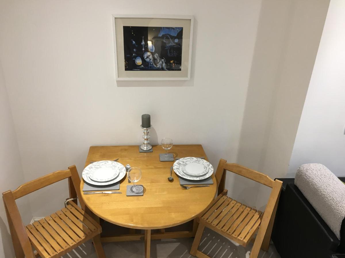 Spacious Ground Floor Studio Flat - Easy Access To Stansted Airport, London And Cambridge Apartamento Bishop's Stortford Exterior foto