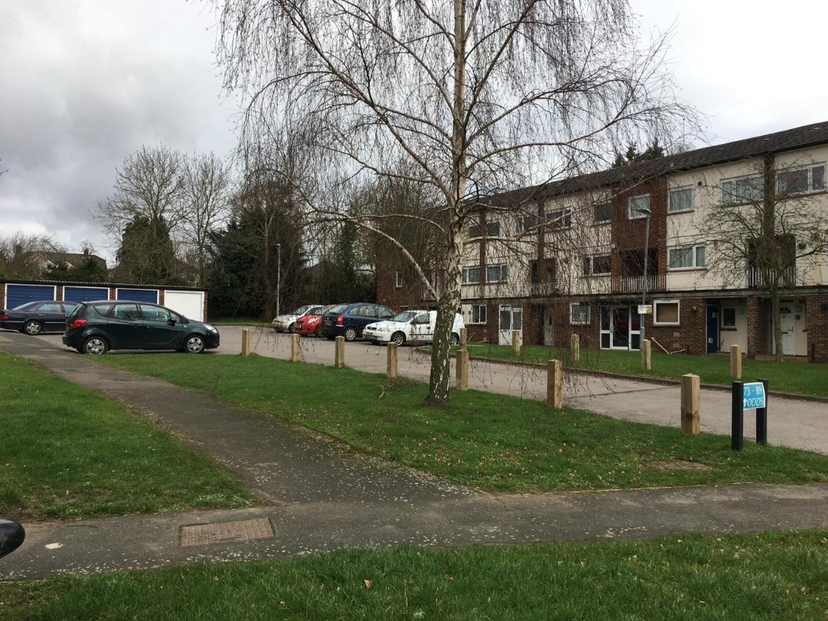Spacious Ground Floor Studio Flat - Easy Access To Stansted Airport, London And Cambridge Apartamento Bishop's Stortford Exterior foto